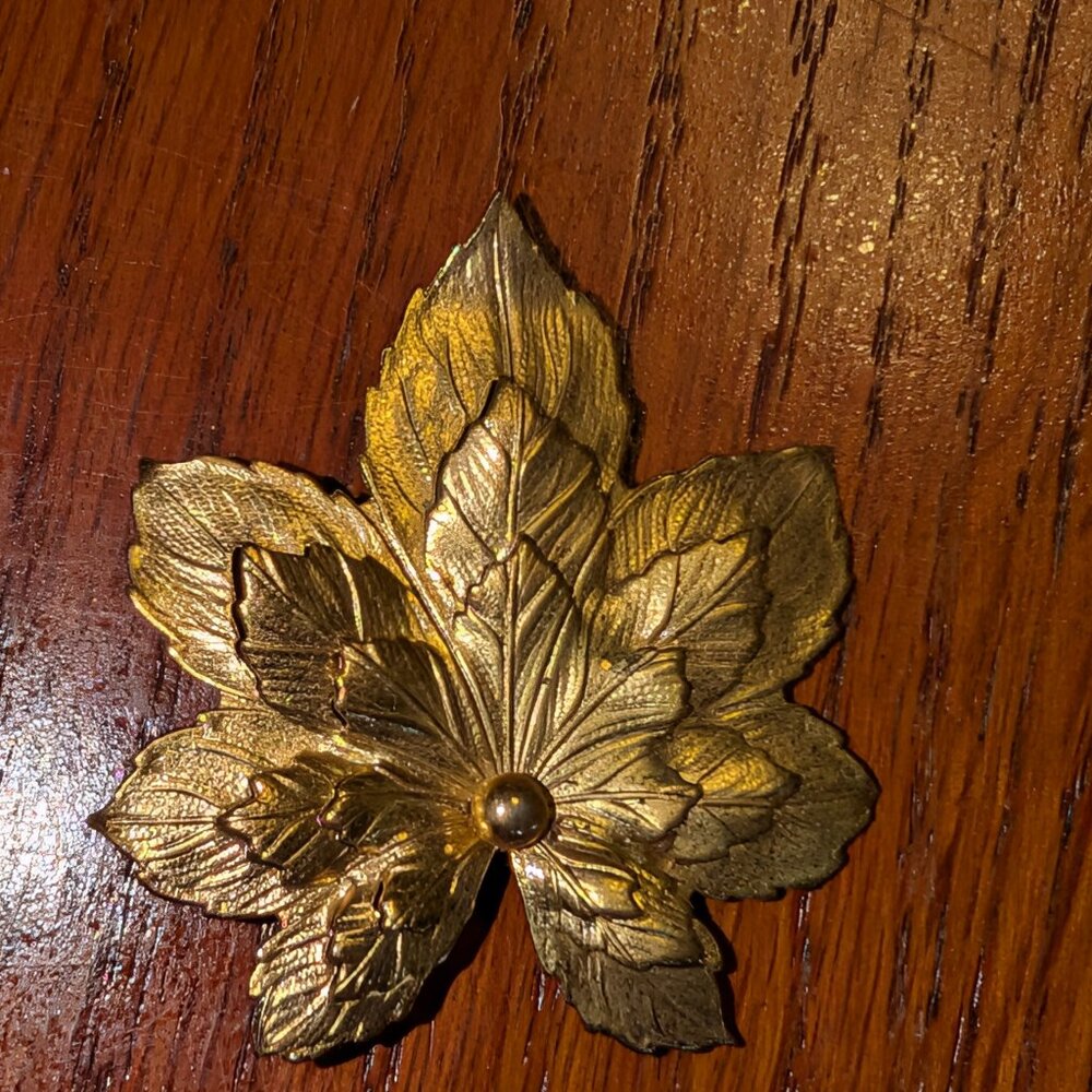 Sarah Coventry "Golden Maple" leaf brooch